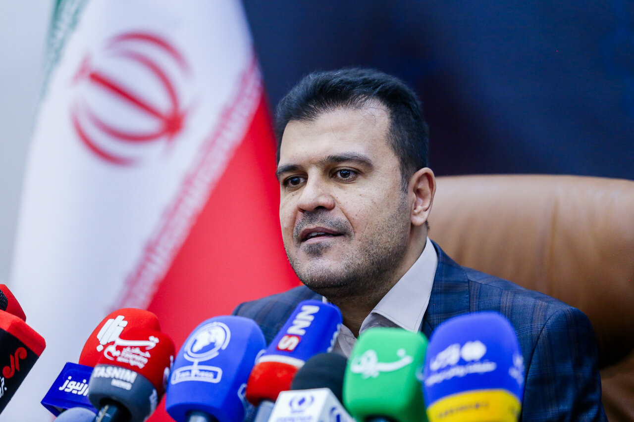 افشین: دانش بنیان‌ها می توانند از اعتبار مالیاتی خود برای
تحقیق و توسعه استفاده کنند