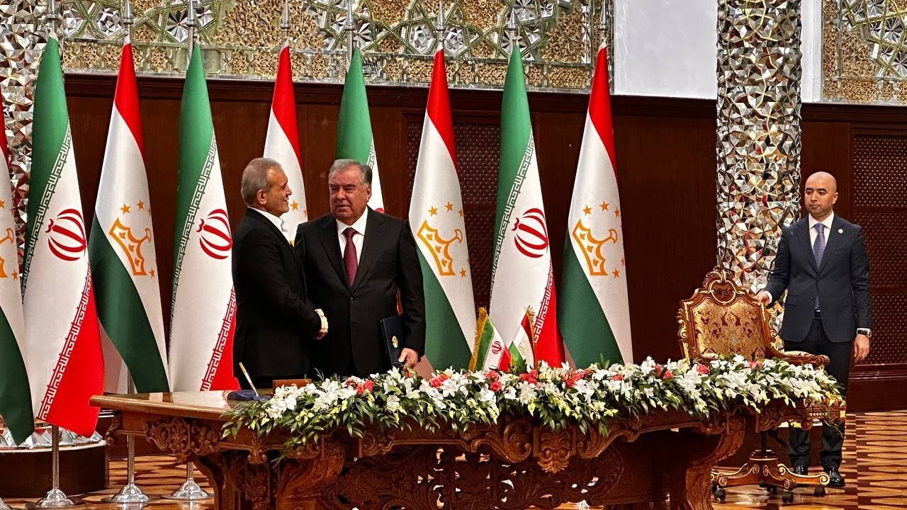 امضای ۲۳ یادداشت و سند همکاری مشترک میان ایران و
تاجیکستان