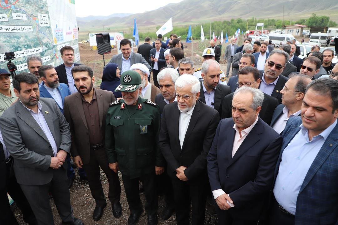 بازدید عارف از عملیات اجرایی طرح انتقال آب ارس به
تبریز