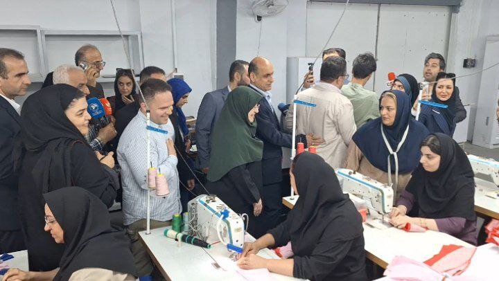 تصاویری از بازدید سخنگوی دولت از ۲ واحد تولیدی در
انزلی