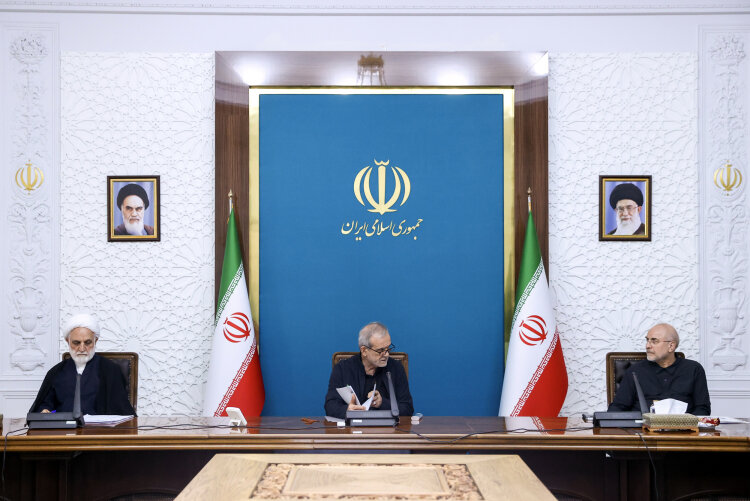 تصویب تامین کالاهای اساسی تا پایان سال در شورای‌ اقتصادی
سران قوا