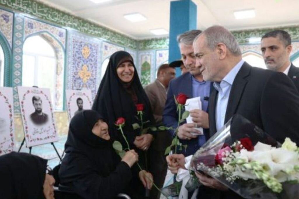حضور رئیس جمهور در یادمان شهیدان گمنام شهرک نفت
اهواز