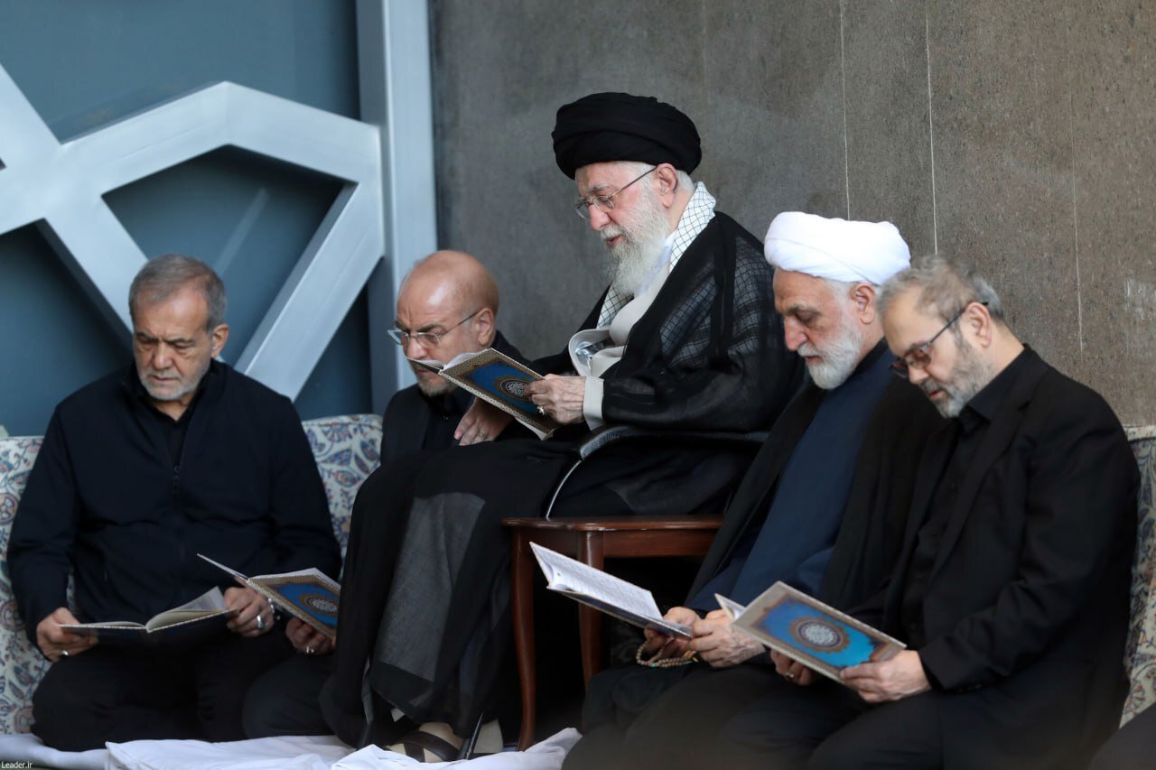 حضور رئیس جمهور و اعضای دولت در نماز جمعه امروز
تهران