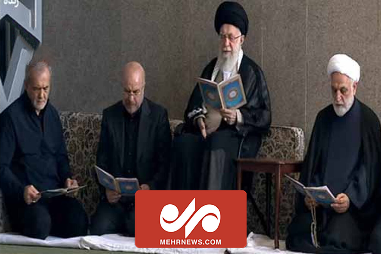 حضور رهبر انقلاب به همراه روسای قوا در بزرگداشت شهید
نصرالله