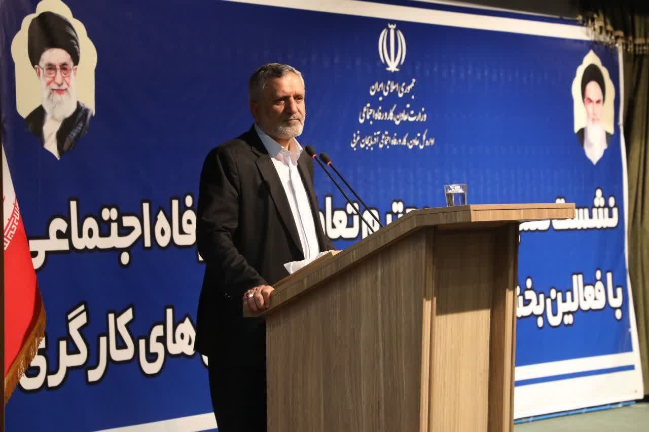 دولت امروز با عبور از رکود اقتصادی به دنبال ثبات در کشور
است