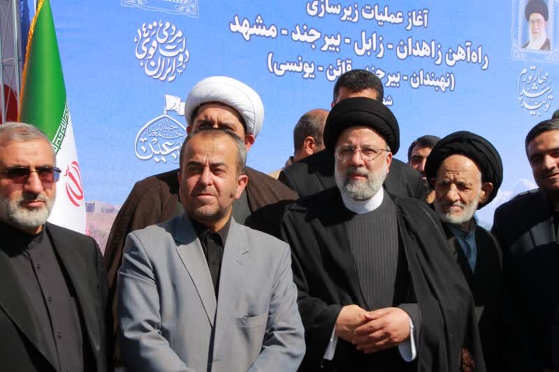 رئیس جمهور در خراسان جنوبی: انقلاب از جلوه های عاشورا
است
