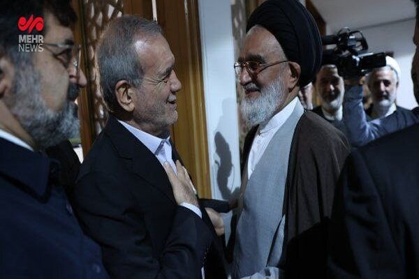 رییس جمهور وارد قم شد