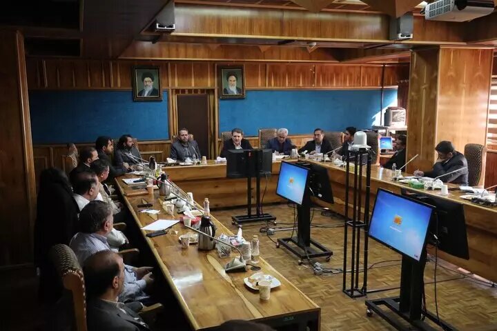 زینی‌وند: باید به احزاب موافق و منتقد دولت، نگاه یکسان داشته
باشیم