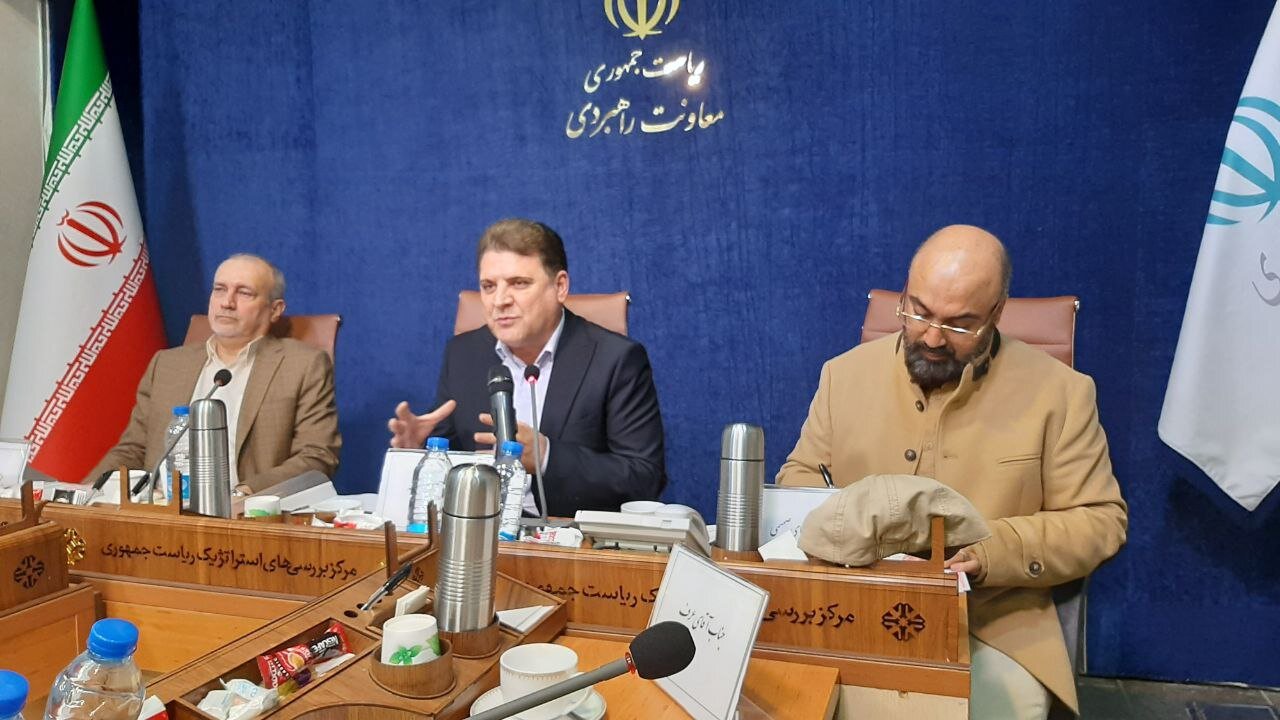 زینی‌وند: برای هر استان بین ۵ تا ۷ نفر را مشخص
کرده‌ایم