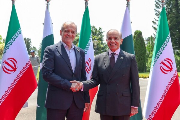 سفر پزشکیان به پاکستان؛ تعمیق شراکت راهبردی تهران-اسلام
آباد