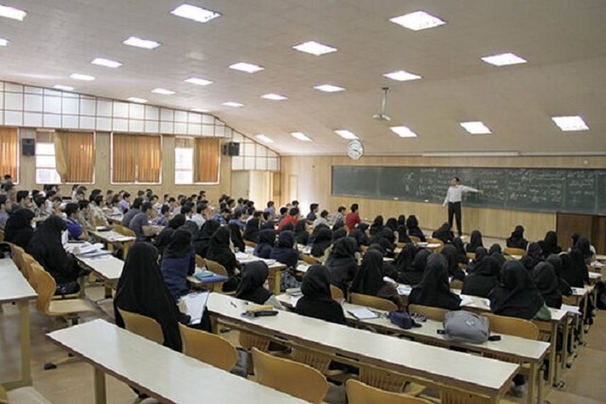 عارف آئین‌نامه بازطراحی دروس عملی دانشگاه‌ها را ابلاغ
کرد