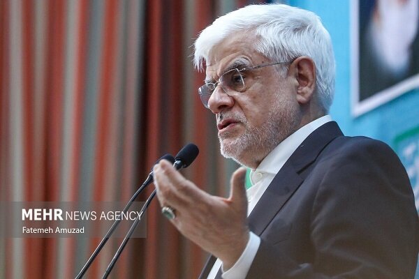 عارف: اولویت سیاست خارجی ما توسعه روابط با کشورهای همسایه
است