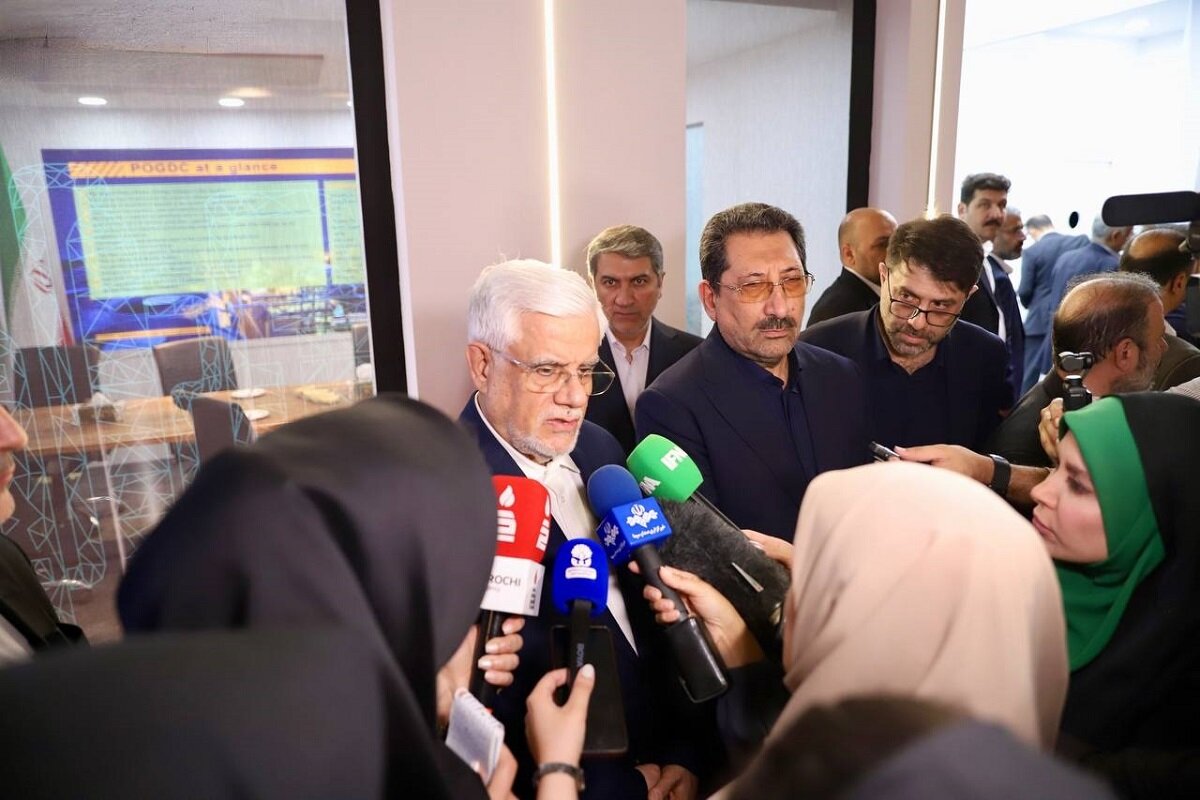 عارف: با عوامل حادثه انفجار بندر شهید رجایی برخورد
می‌کنیم
