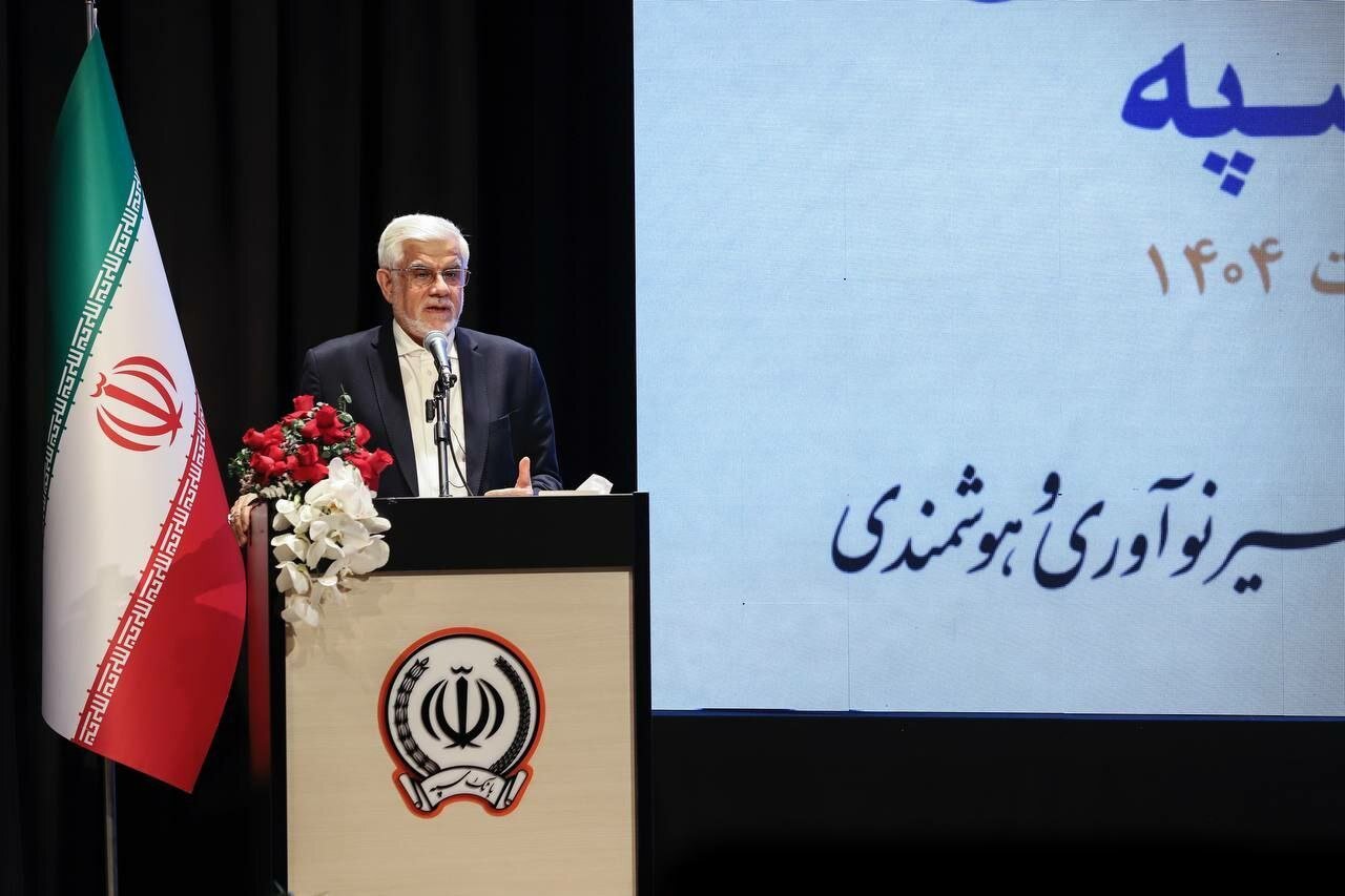 عارف: باید سهم بانکداری در پیشرفت کشور آسیب شناسی
شود