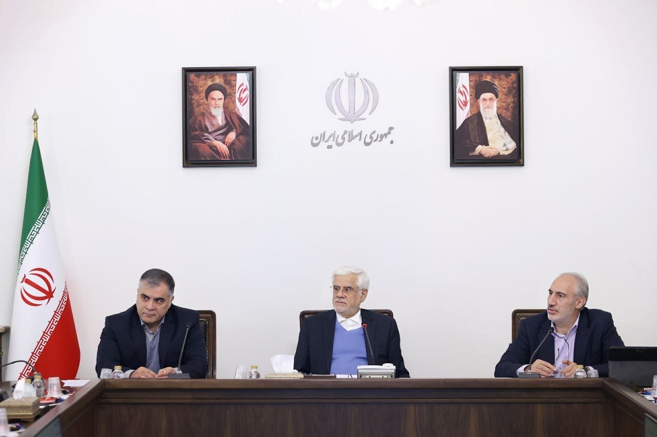 عارف: توسعه میادین مشترک نفتی راهبرد دولت چهاردهم
است