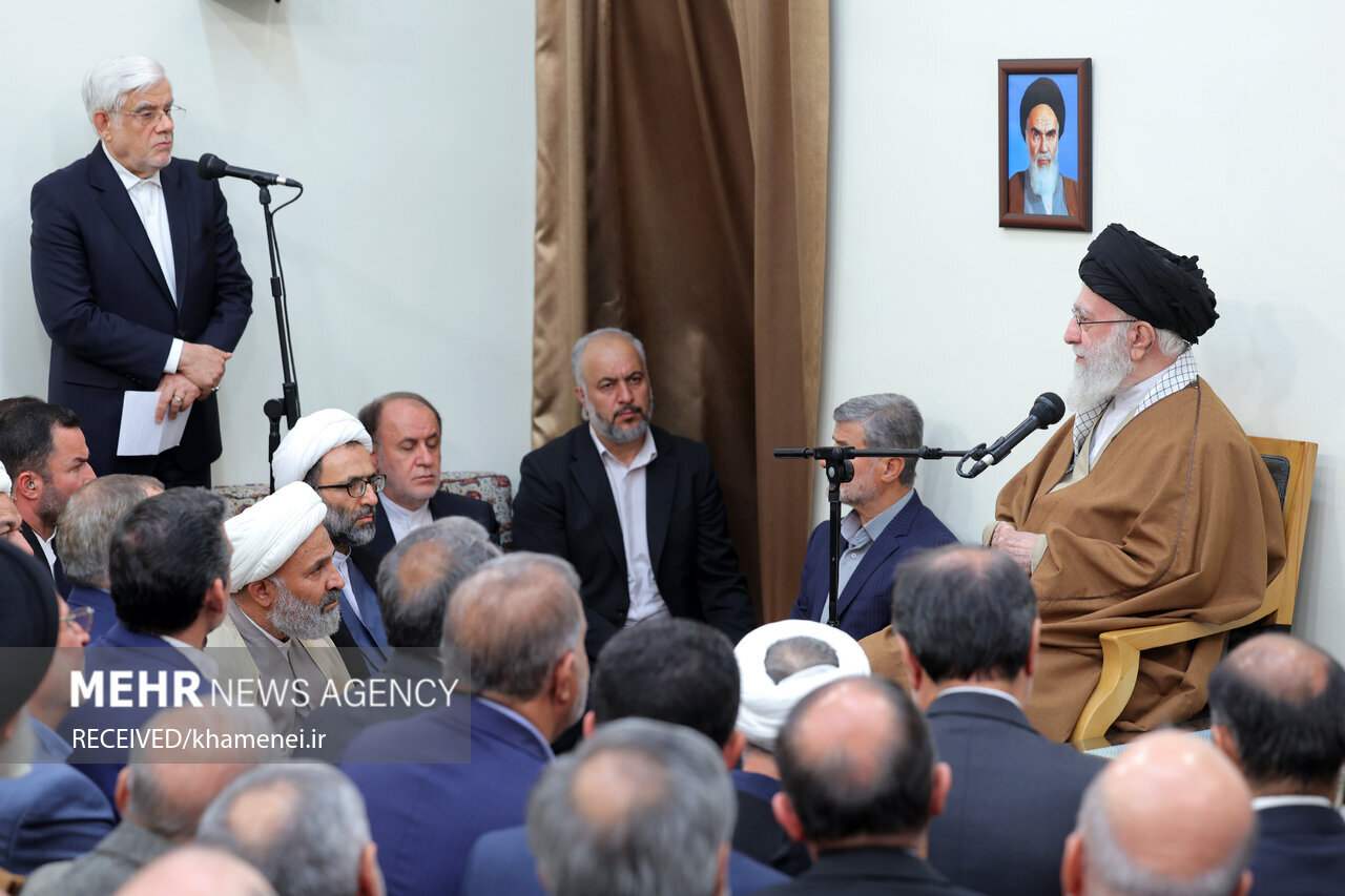 عارف در دیدار با رهبری: دولت در زمینه وضعیت معیشتی برنامه‌
دارد