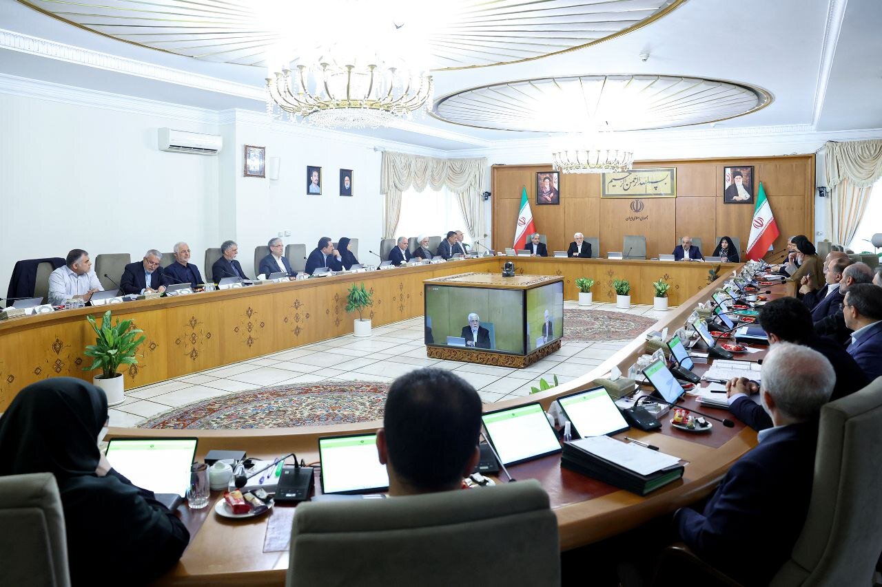 عارف: غنی سازی در خاک ایران خط قرمز نظام جمهوری اسلامی
است