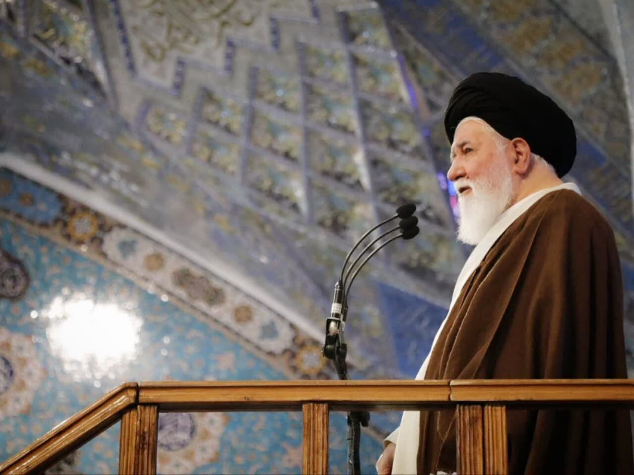 علم الهدی: شهید رئیسی سرمایه اجتماعی نظام را افزایش
داد