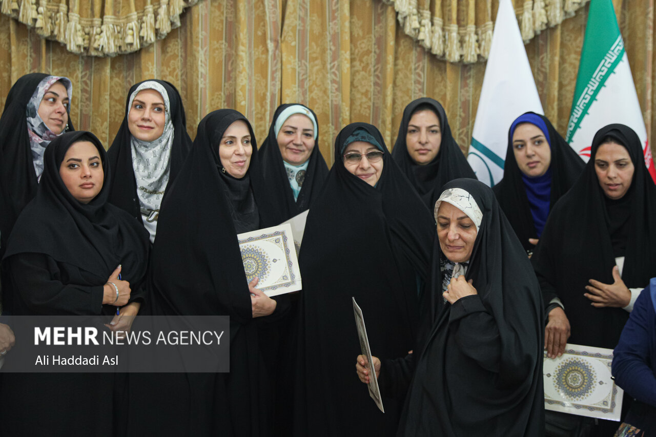 مراسم تقدیر معاون امور زنان رئیس جمهور از خبرنگاران
