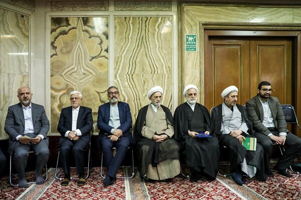 معاون اول رئیس جمهور در مراسم یادبود وزیر اسبق دادگستری شرکت
کرد
