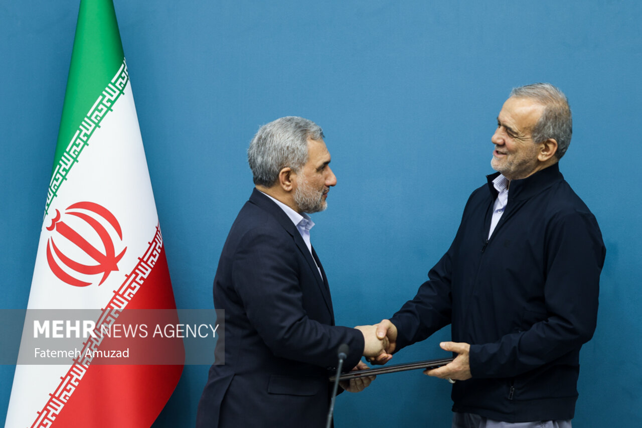 معاون جدید پارلمانی با حضور رئیس‌جمهور معارفه شد