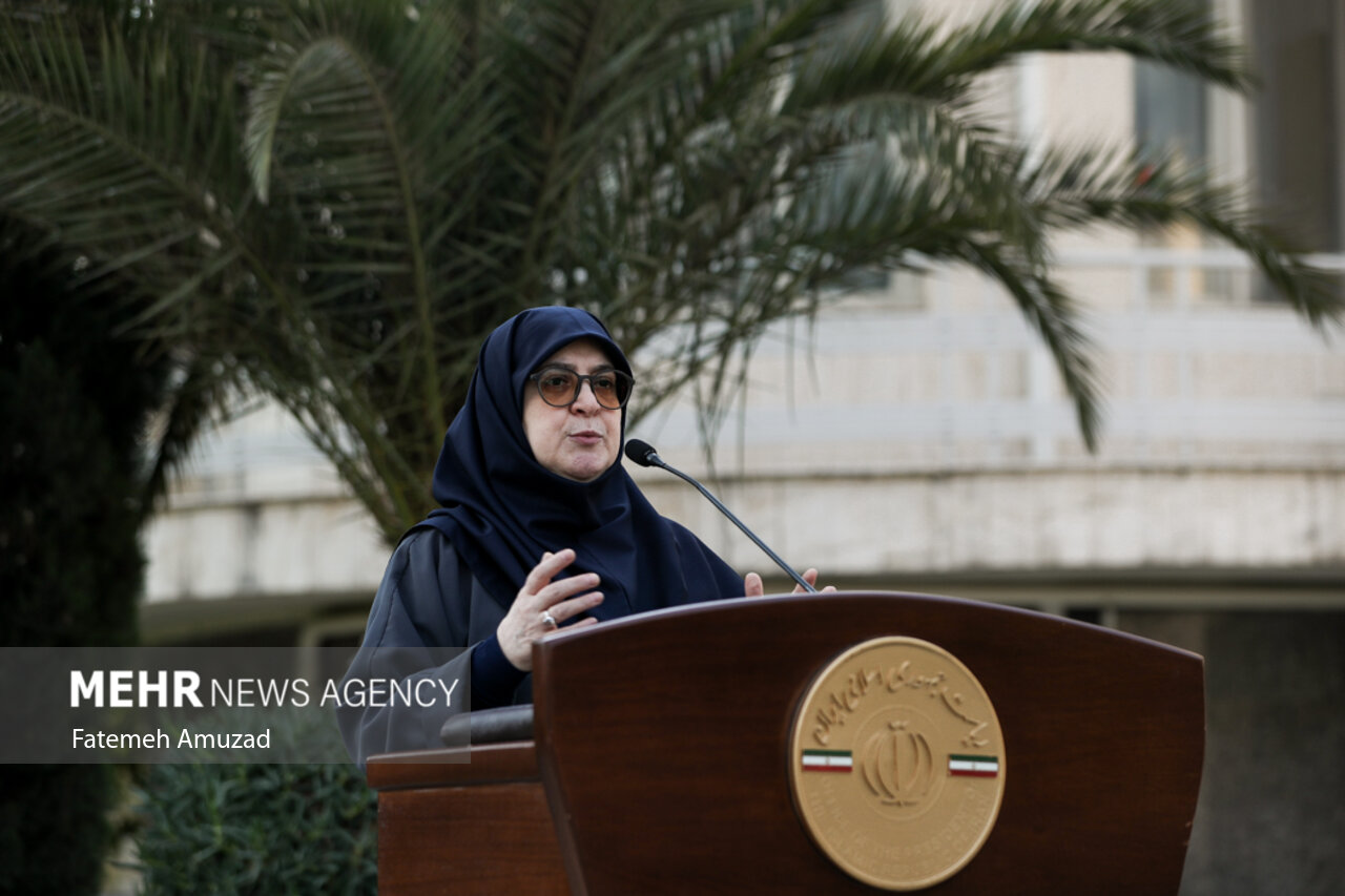 مهاجرانی: سقف معافیت مالیاتی به ۲۴ میلیون تومان افزایش پیدا
کرد
