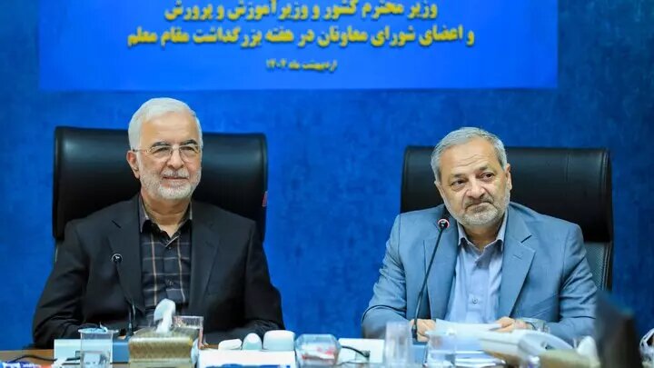 مومنی: توسعه فضاهای آموزشی از شاخص‌های ارزیابی استانداران
است