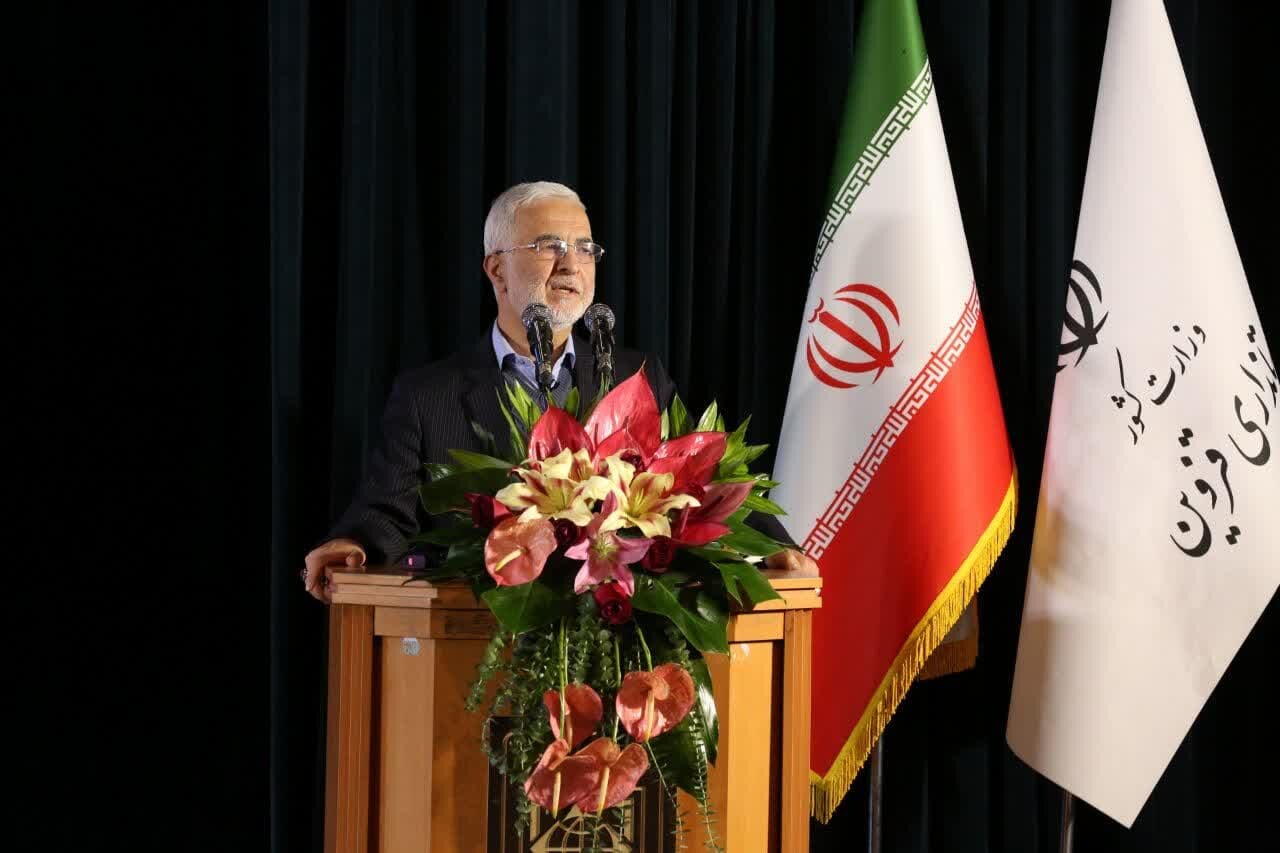 مومنی: کارآمدی مهم‌ترین شاخصه انتخاب استانداران دولت چهاردهم
است