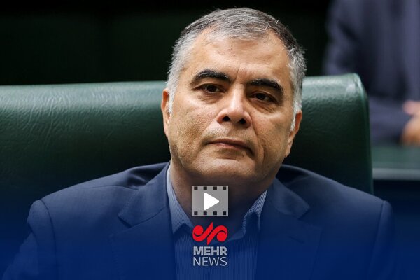 وزیر نفت: میدان نفتی آرش از نظر وزارت نفت قابلیت استخراج
دارد