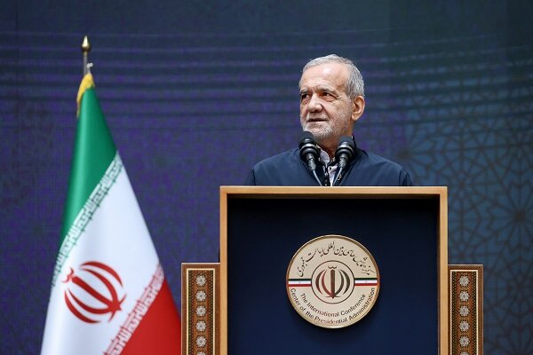 پزشکیان: امام(ره) خودباوری را در جامعه ایران به ارمغان
آوردند