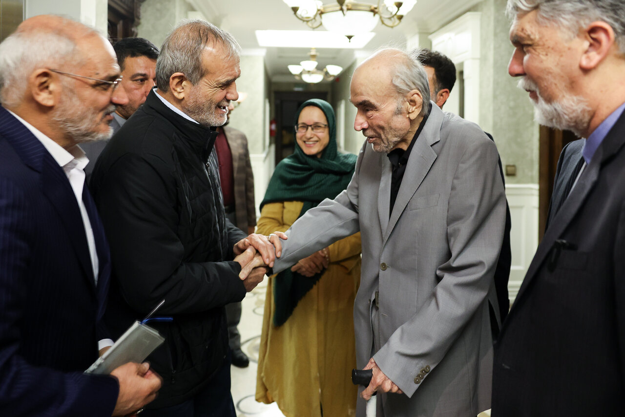 پزشکیان: برای ارتقای کیفی نظام آموزشی برنامه‌هایی
داریم
