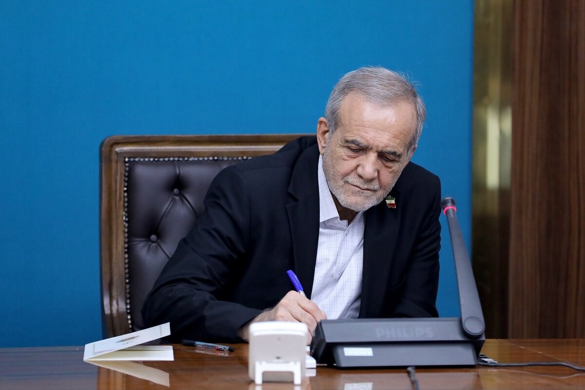 پزشکیان: بهرام عکاشه تفکر علمی درباره زلزله را ترویج
داد
