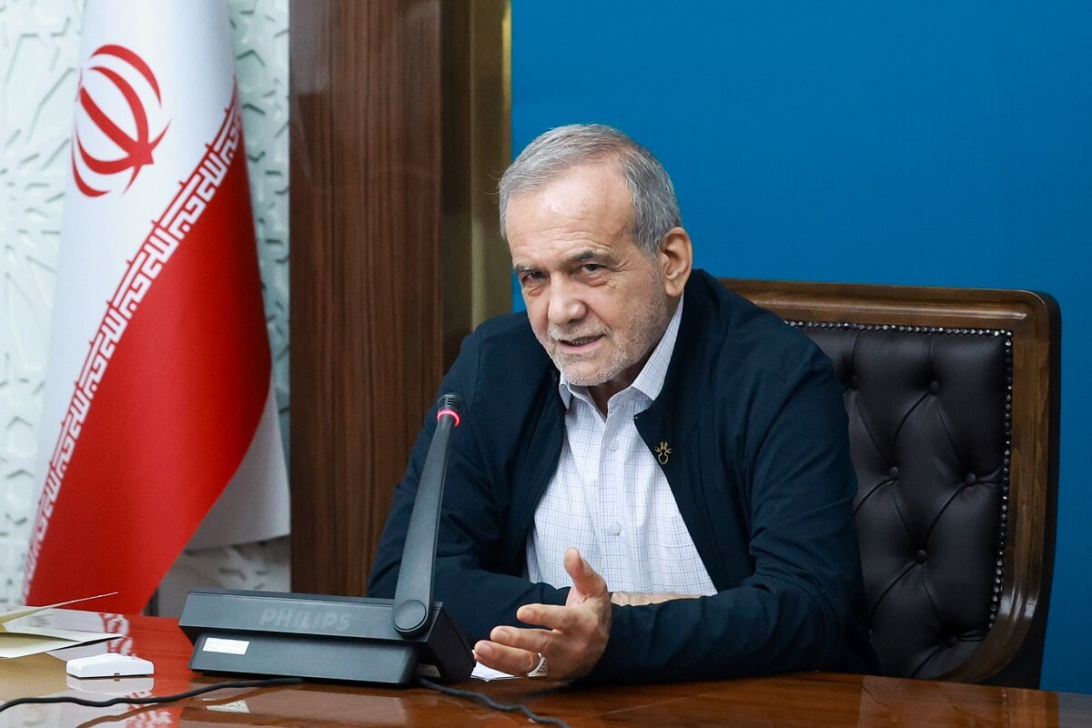 پزشکیان: جنگ و همدلی فرصتی برای تغییر در نگاه و رفتار
مسئولان است