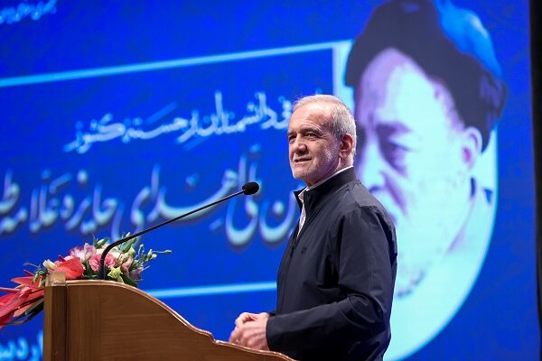 پزشکیان: دانشمندان و نخبگان برای حل مشکلات وارد میدان عمل
شوند