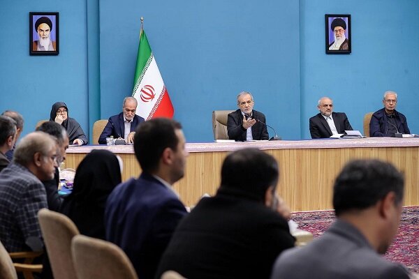 پزشکیان: دولت با گران‌فروشی‌های بی‌ضابطه برخورد قاطع
می‌کند