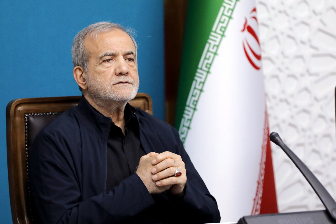 پزشکیان: سرمایه‌گذاری‌های مشترک در مناطق آزاد «برد-برد»
است