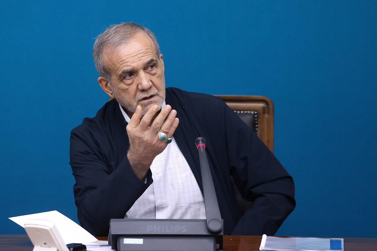 پزشکیان: ولنگاری، برهنگی و هنجارشکنی مورد پذیرش نیست