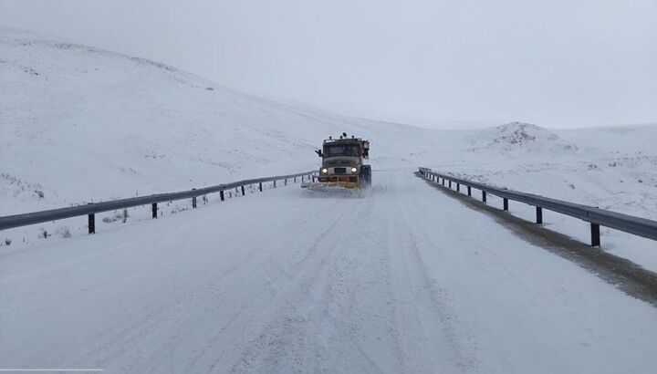 بازگشایی راه‌های مسدود شده ۱۰ روستای استان سمنان در جریان بارش‌های ۴۸ ساعت گذشته