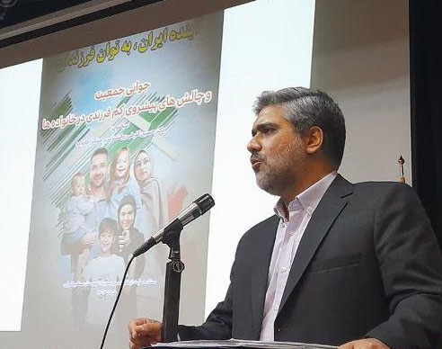 با حضور جمعی از مسئولین ذیربط؛ همایش جوانی جمعیت در سنقروکلیایی برگزار شد