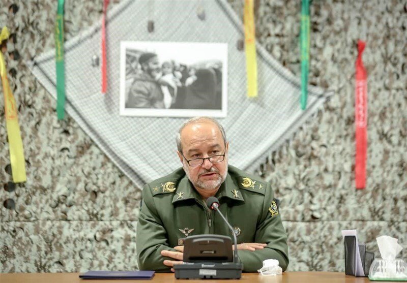 پیشنهاد یک ارتشی به دختران کتاب‌خوان