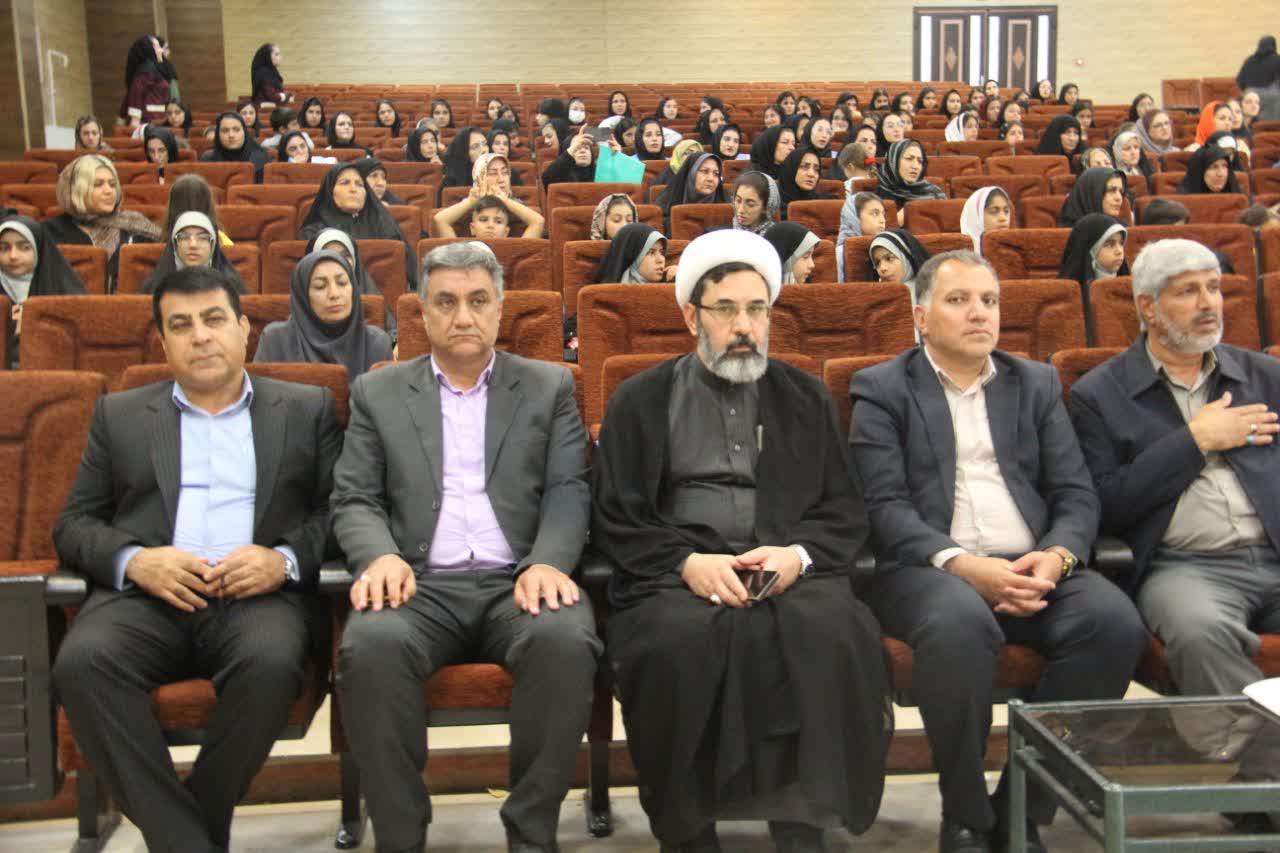تربیت صحیح رشد علمی و عقلی را به دنبال دارد