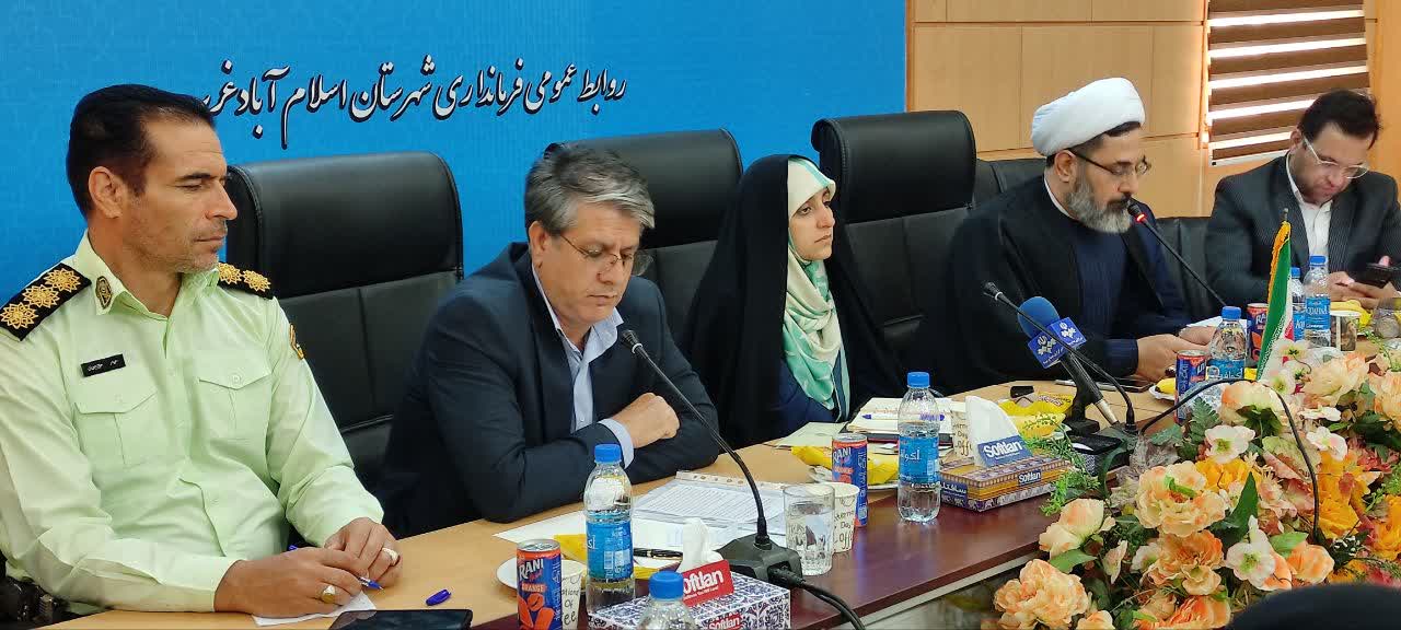 معاون رئیس جمهور در امور زنان و خانواده وارد اسلام آباد غرب شد