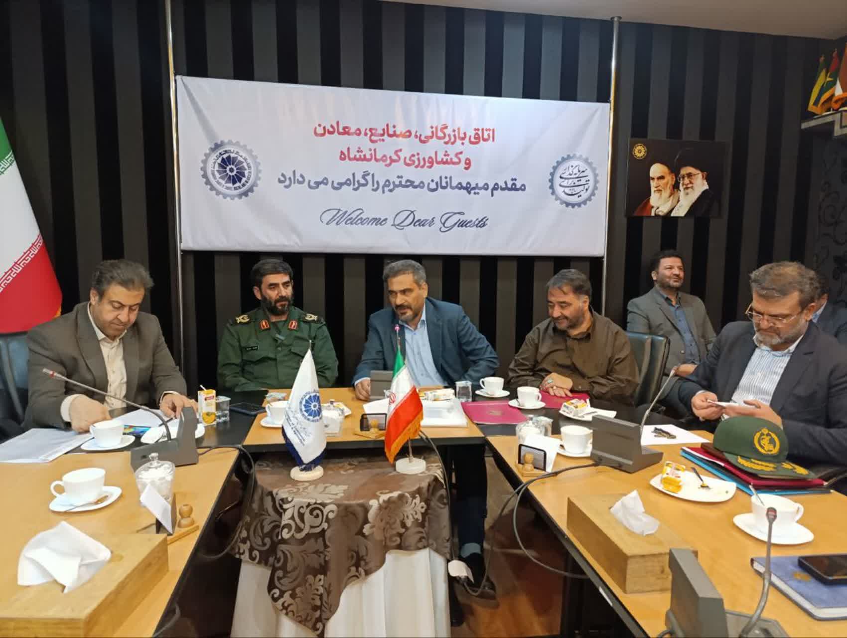 بازدید مشاور قائم‌مقام وزیر صمت از کرمانشاه؛ ارزیابی میدانی موضوعات اصناف با سازمان صمت