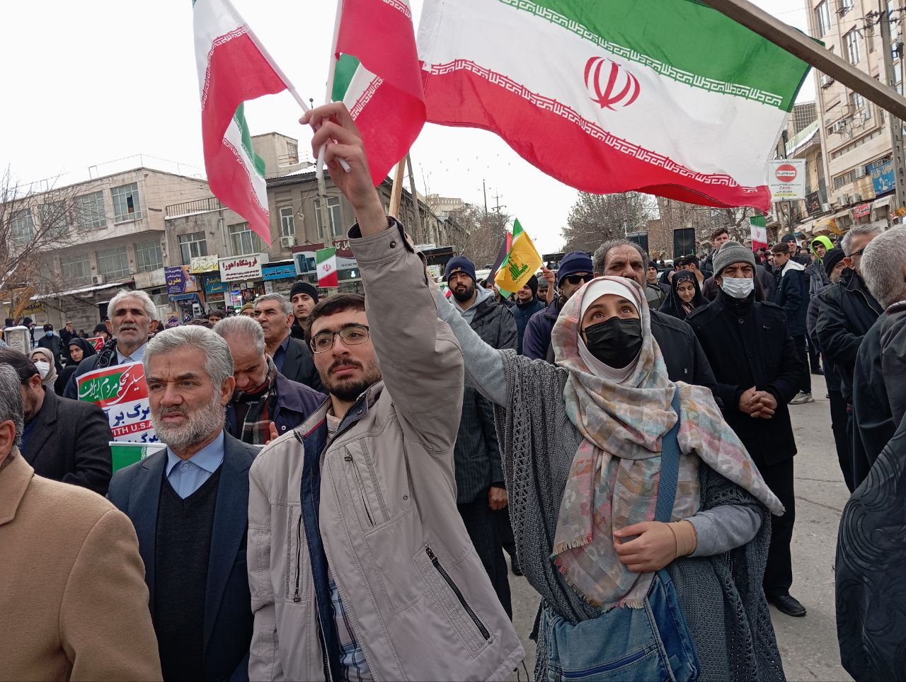 مردم ولایت مدار کرمانشاهی در چهل و ششمین سالگرد پیروزی انقلاب اسلامی غوغا کردند