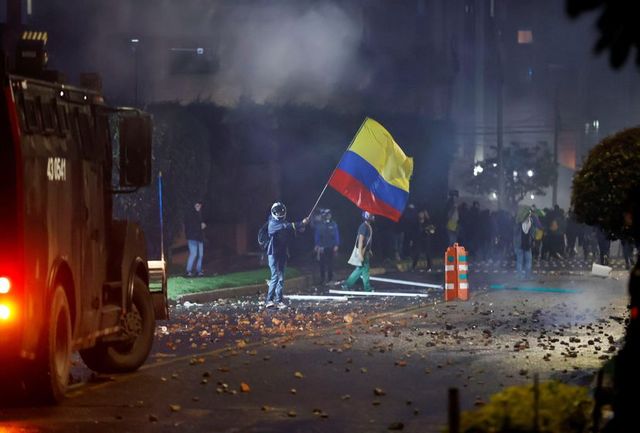 چهارمین روز متوالی اعتراض‌ها در کلمبیا/ پلیس معترضان را سرکوب کرد