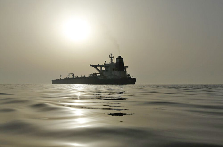 اَبَرنفتکش ایرانی در سکوت کامل راهی دریای سرخ شد