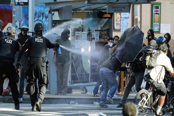 اعتراضات ضد نژادپرستی در ساکرامنتو به زخمی شدن ۴ پلیس انجامید