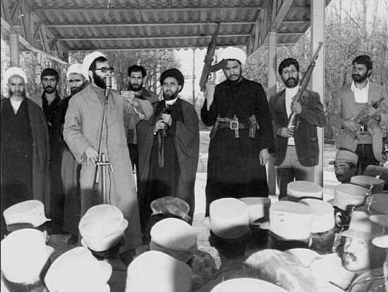 جنگ مغلوبه رژیم پهلوی در سربازخانه‌ها