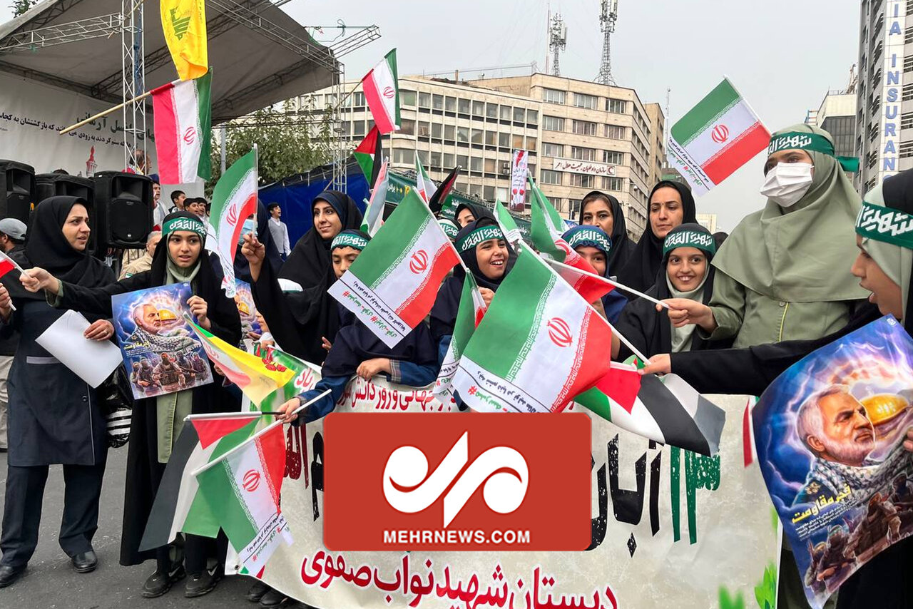 راهپیمایی پرشور مردم تهران در روز مبارزه با استکبار
