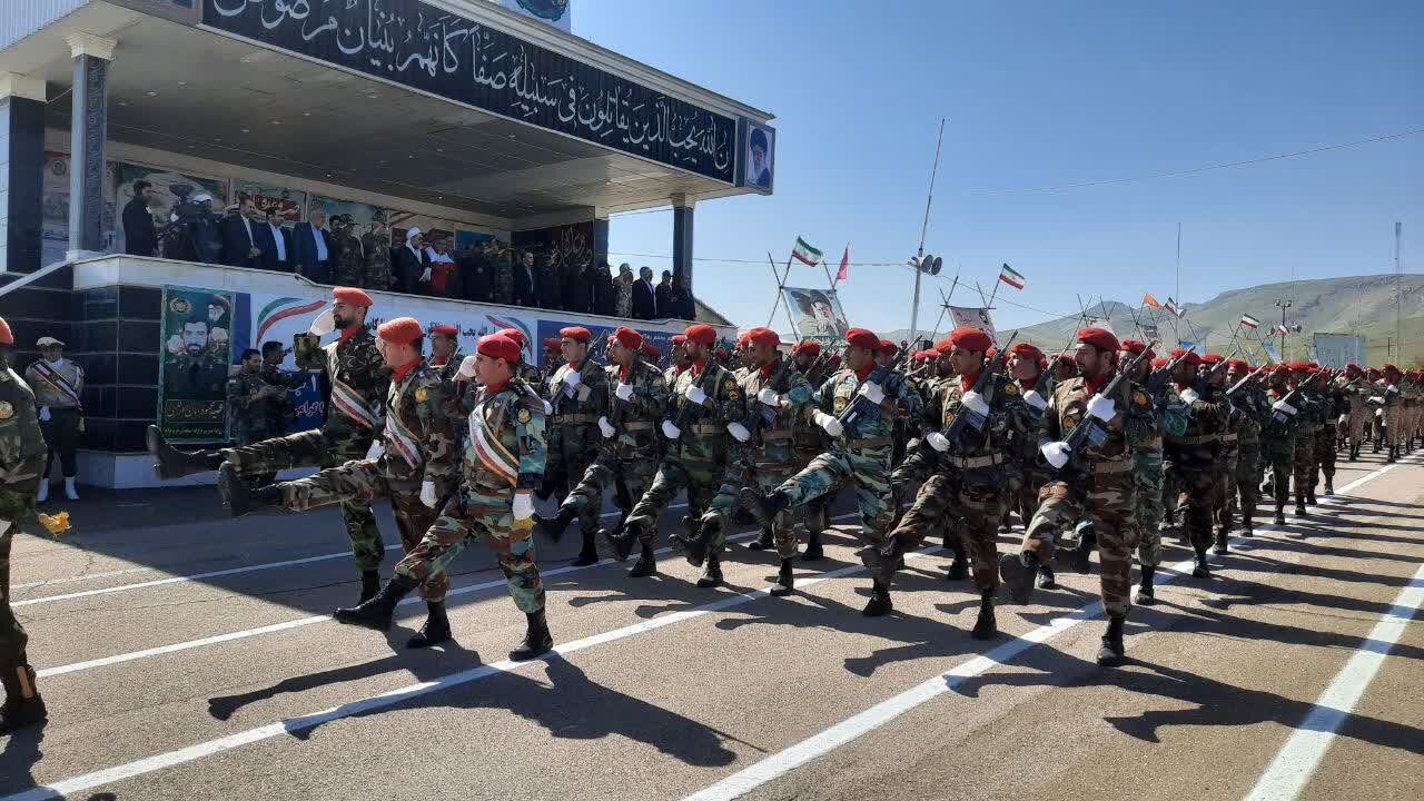 رژه مقتدرانه نیروهای مسلح در کرمانشاه برگزار شد